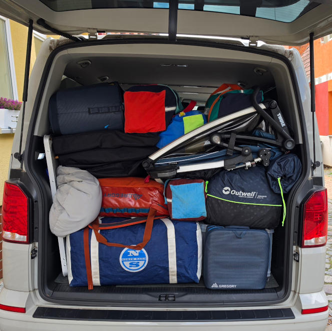 familienzelt-camping-gepaeck-auto Familiencamping Gepäck Transport